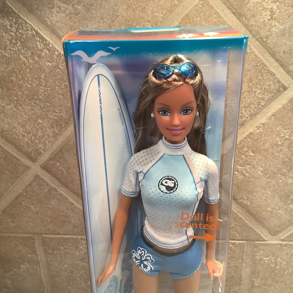 2004 Mattel Barbie Cali Girl Scented in Blue White and Surfboard Collectible NEW - Picture 3 of 9
